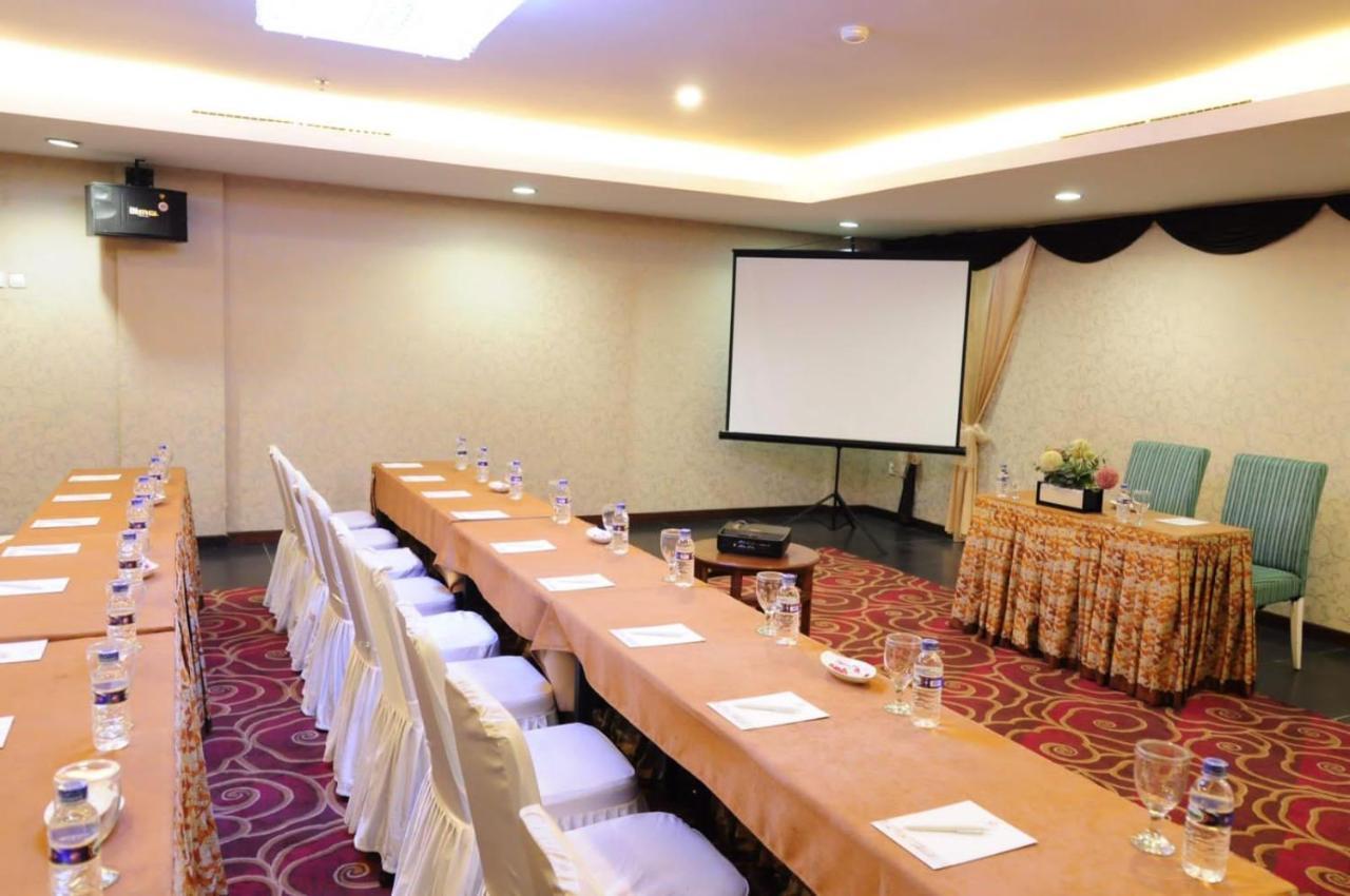 Asialink Premier Karawang Εξωτερικό φωτογραφία