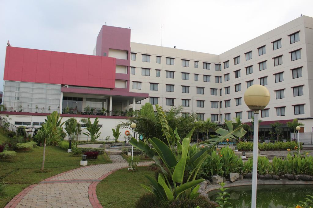 Asialink Premier Karawang Εξωτερικό φωτογραφία