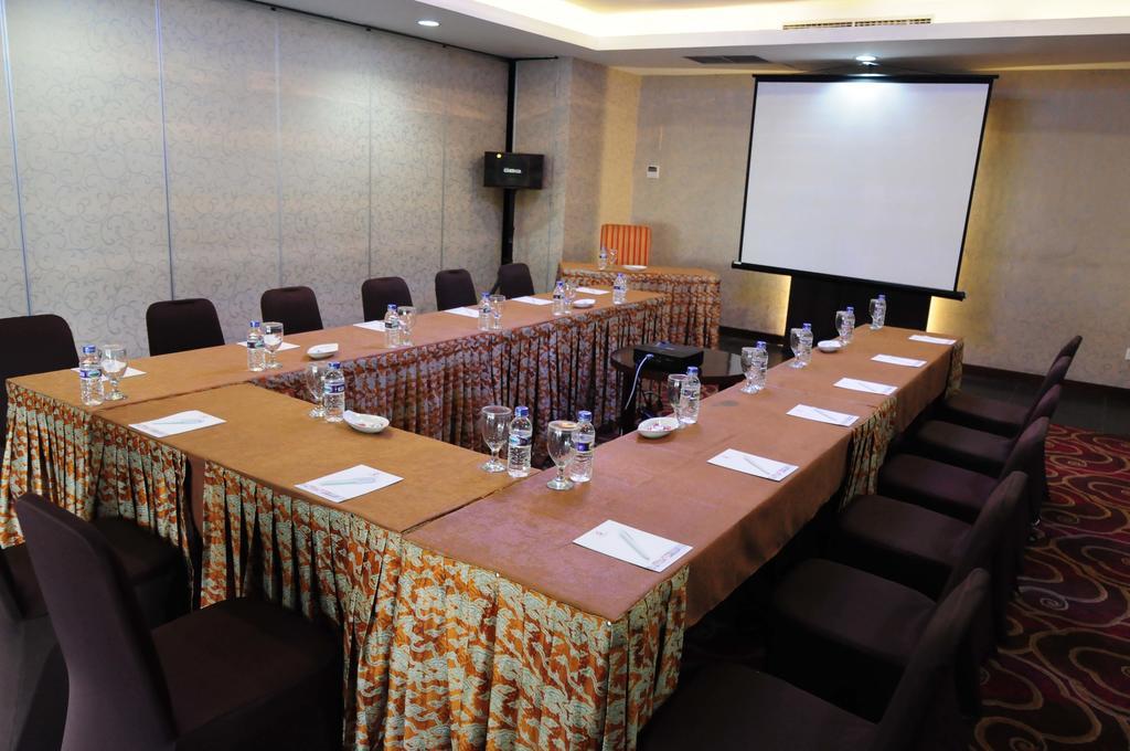 Asialink Premier Karawang Εξωτερικό φωτογραφία