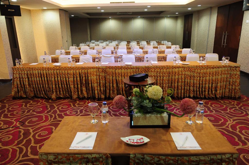 Asialink Premier Karawang Εξωτερικό φωτογραφία